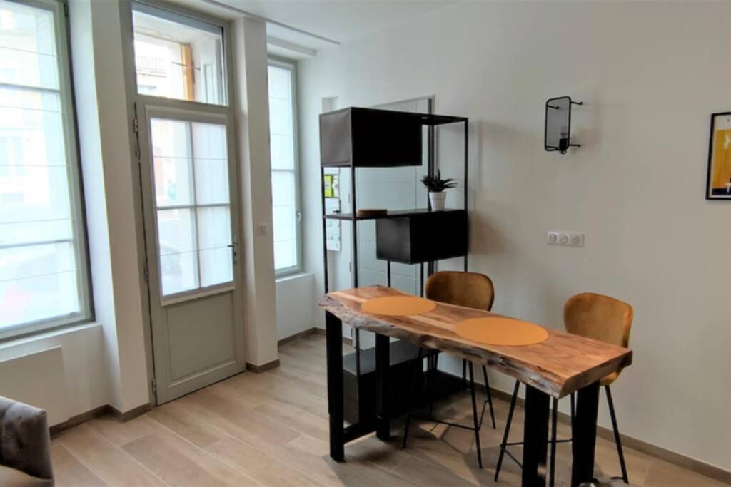 Apartment T2 Centre-ville Entierement Renove